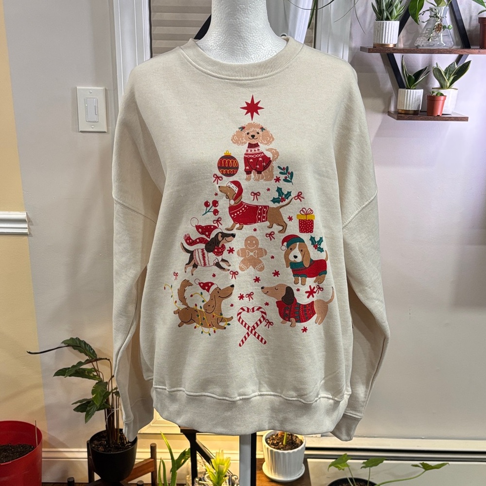 Messy Bun oversized Sweater with Holiday Dogs size M